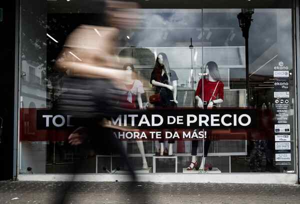 Los consumidores en Costa Rica expresan incertidumbre y el Gobierno pierde apoyo - MarketData