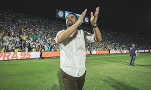 Lanzan campaña en redes para que el “Emperador” vuelva al Olimpia: “#QuevuelvaJCC”