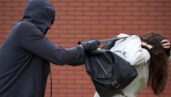 Motochorro se apoderó de la cartera de una mujer en barrio Obrero - Radio Imperio