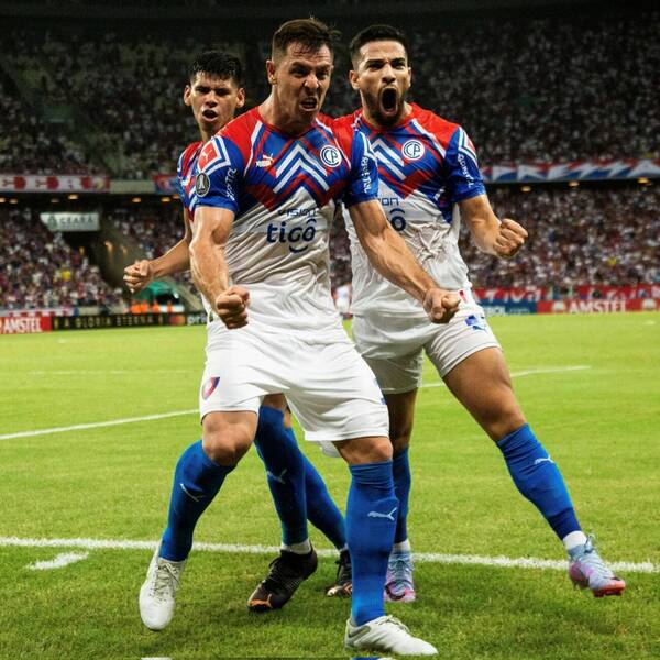 [VIDEO] El golazo de Diego Churín para la victoria parcial del Ciclón