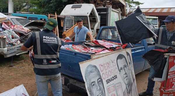 Diario HOY | Retiran propaganda instalada en áreas no permitidas de Asunción