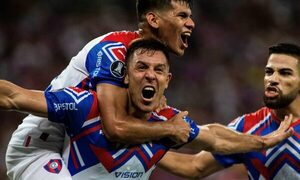 Cerro Porteño venció a Fortaleza y pelea, una vez más, por la Libertadores