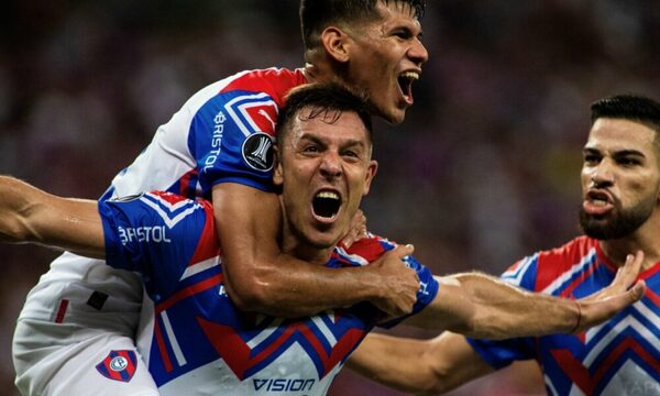 Cerro Porteño venció a Fortaleza y pelea, una vez más, por la Libertadores