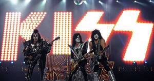 La Nación / El grupo Kiss se retira de los escenarios al final de su gira musical