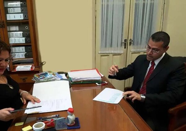 Envían a otra zona a cuestionado fiscal adjunto del Alto Paraná - ABC en el Este - ABC Color