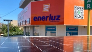 Enerluz llega donde alcanza el sol: con energía renovable cubren zonas con déficit de electricidad