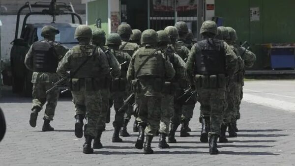 Siete muertos deja balacera entre militares y sicarios en centro de México - Mundo - ABC Color