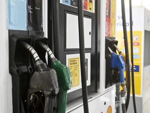 Ahora culpan al contrabando para no bajar el precio de los combustibles - Economía - ABC Color