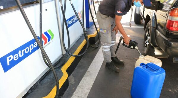 Anuncian reducción provisoria del precio del combustible - Radio Imperio