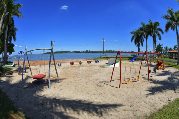 Termina el verano y la Itaipu anuncia habilitación de playa - La Clave