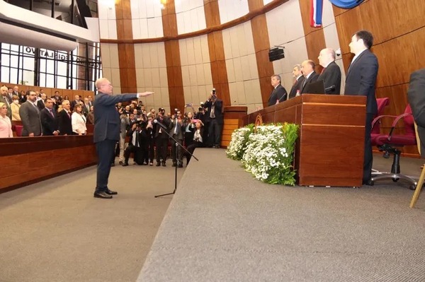 Nuevo fiscal general pide un poco de paciencia tras jurar en el cargo - La Clave