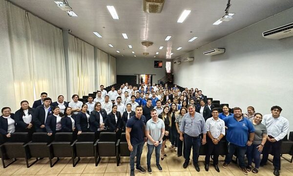 Tiki recibe respaldo de empleados de la UPE sede CDE