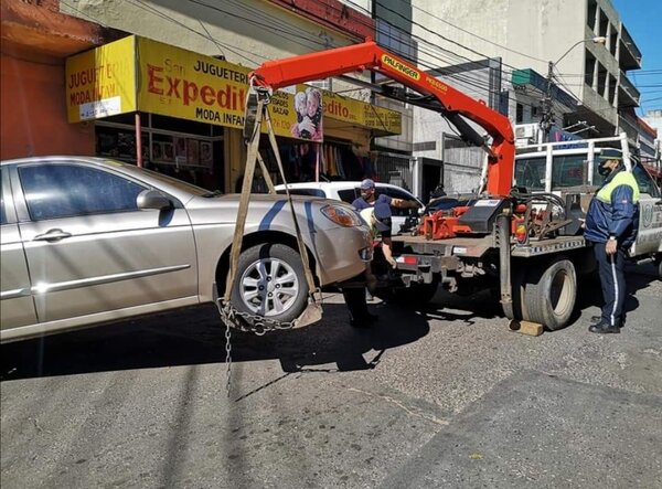 Diario HOY | Grúas salen a la caza de autos mal estacionados