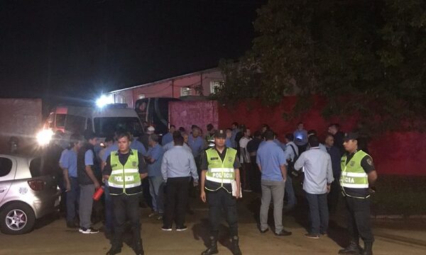 Conductores de empresa de transporte protestan para mejorar condiciones de buses