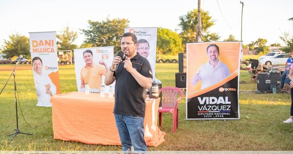 Vidal Vázquez recorre Alto Paraná llevando sus propuestas a la gente - La Clave
