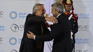 Mario Abdo y Alberto Fernández tratarán polémico peaje en hidrovía