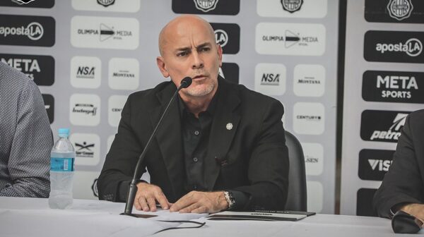 Versus / El DT argentino que se reunió con Cardona y se acerca al Olimpia