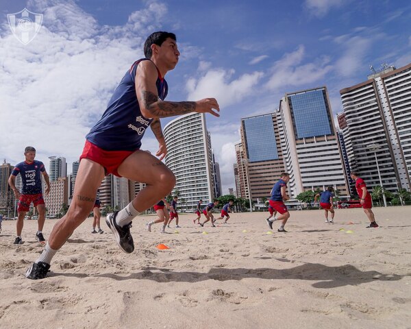 Versus / ¡En la playa, pero sin descanso! Cerro vuelve a los entrenamientos pensando en Luqueño