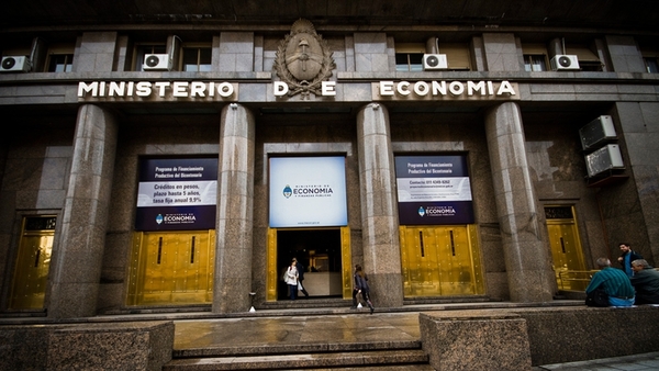 Argentina logra un promedio de 64% de adhesión para el canje de su deuda local - Revista PLUS