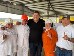 Candidatos a Gobernador y Diputado por la ANR visitan a funcionarios de Frigorífico Norte