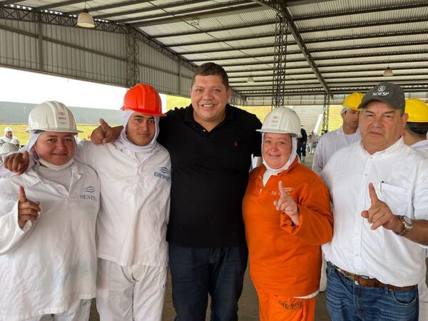 Candidatos a Gobernador y Diputado por la ANR visitan a funcionarios de Frigorífico Norte