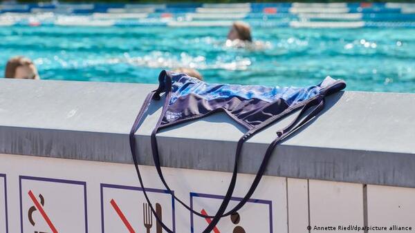 Las mujeres podrán nadar con el torso desnudo en las piscinas de Berlín
