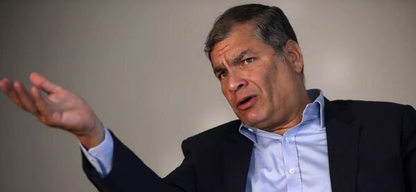 Rafael Correa dice que dolarizar la economía venezolana sería un "suicidio geopolítico" - Revista PLUS