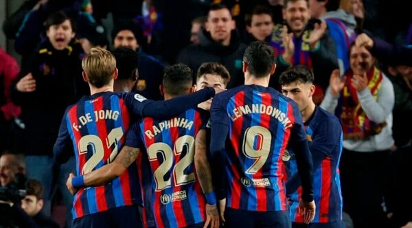 Versus / La fiscalía denuncia a exdirigentes del Barcelona y al club por "corrupción" en 'caso Negreira'