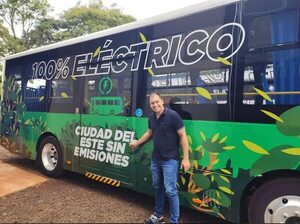 Llega primer bus eléctrico a CDE: intendente habla sobre monto del pasaje - ABC en el Este - ABC Color