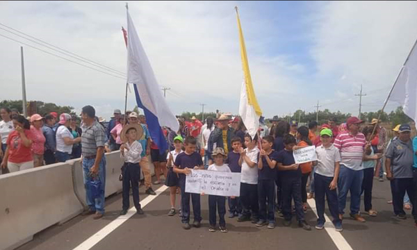 Pobladores de una compañía de San José de los Arroyos cierran rutas en reclamo contra el MOPC - OviedoPress