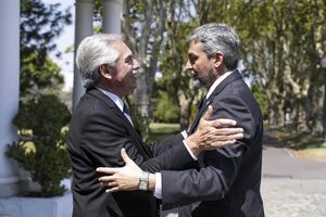 Culmina la cumbre Fernández-Benítez sin novedades sobre peaje de hidrovía Paraguay-Paraná - Mundo - ABC Color