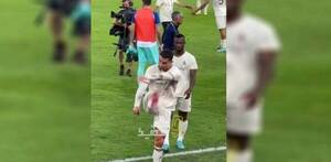 [VIDEO] Le gritaron Messi, Messi, Messi a CR7 y así reaccionó