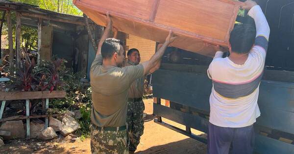 La Nación / Tras reubicar a familias recuperan franja de dominio del ferrocarril