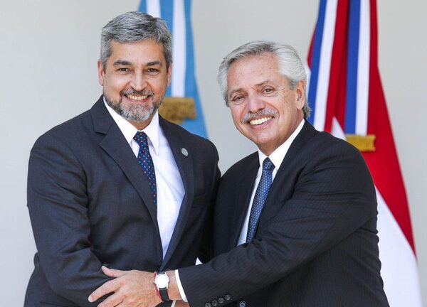 Abdo y Fernández se comprometen a revisar las medidas que puedan afectar a la navegación fluvial - Megacadena — Últimas Noticias de Paraguay