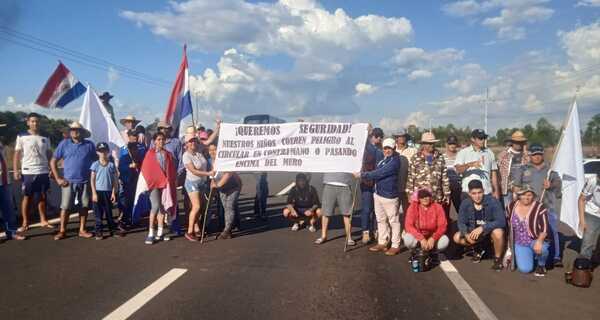 Sigue la medida fuerza de vecinos compañías de San José, en desaprobación por cierres de accesos a comunidades rurales - Noticiero Paraguay