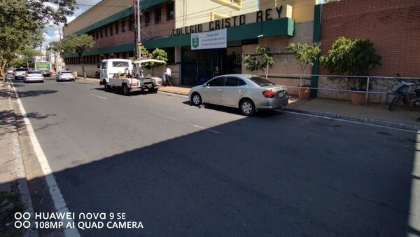 Zorros salieron a "cazar" a los que estacionan frente a coles