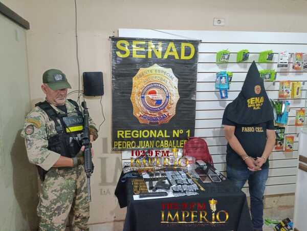 Un detenido con drogas, armas y municiones por la Senad en barrio Obrero - Radio Imperio