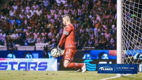 Puebla de Antony Silva rompe racha del Guadalajara