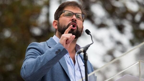 Boric reemplaza a cinco ministros de su gabinete