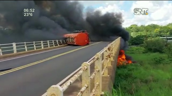 Volcó un cisterna y se incendió - SNT