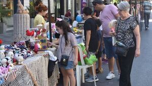 Colorida feria sobre calle Palma se realiza este sábado