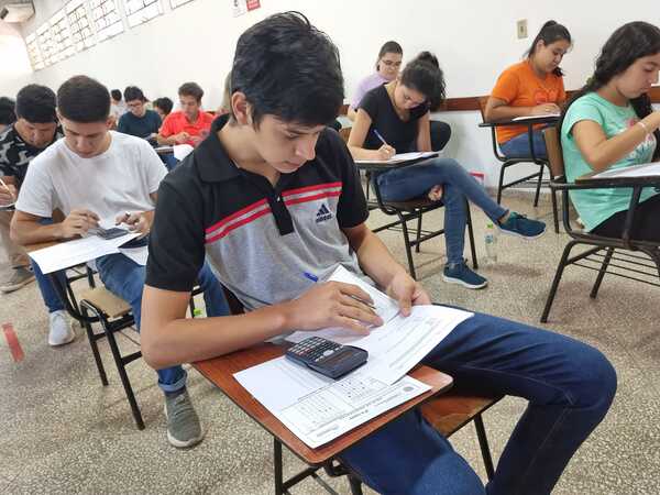 Más de 8.000 postulantes rinden hoy para obtener una de las 2.500 becas que ofrece Itaipú