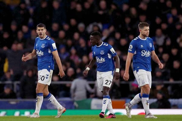 Diario HOY | Everton sale de la zona de descenso