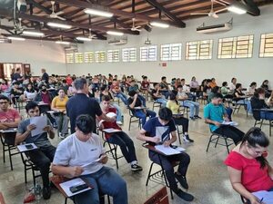 Casi mil estudiantes de Alto Paraná en busca de becas de Itaipú  - ABC en el Este - ABC Color