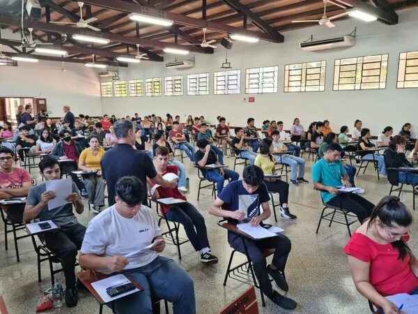Casi mil estudiantes de Alto Paraná en busca de becas de Itaipú - ABC en el Este - ABC Color