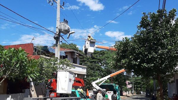 Reportan cortes de luz en varios puntos del país