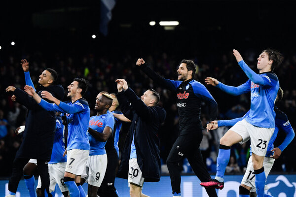 Versus / Napoli sigue con su marcha imparable hacia el "Scudetto"