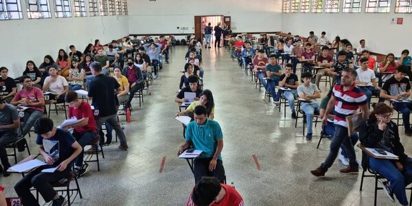 Becas de Itaipú: más de 8 mil jóvenes se presentaron para el examen