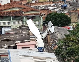 Brasil: Avión se estrella sobre casas en Belo Horizonte