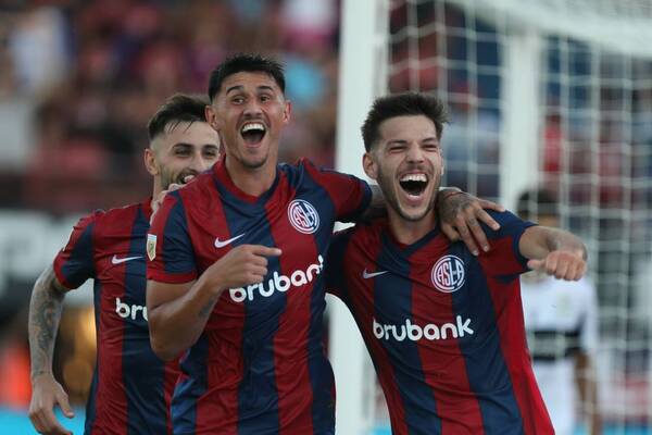 [VIDEO] San Lorenzo ganó con goles de un paraguayo y es puntero en Argentina